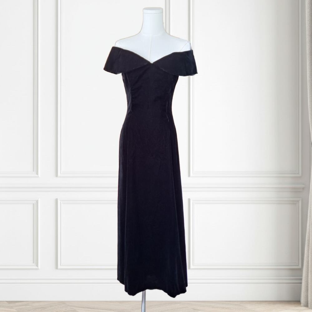 Vintage Scott McClintock Black Velvet Off Shoulder Maxi Gown Sz 8 / fits 4 USA